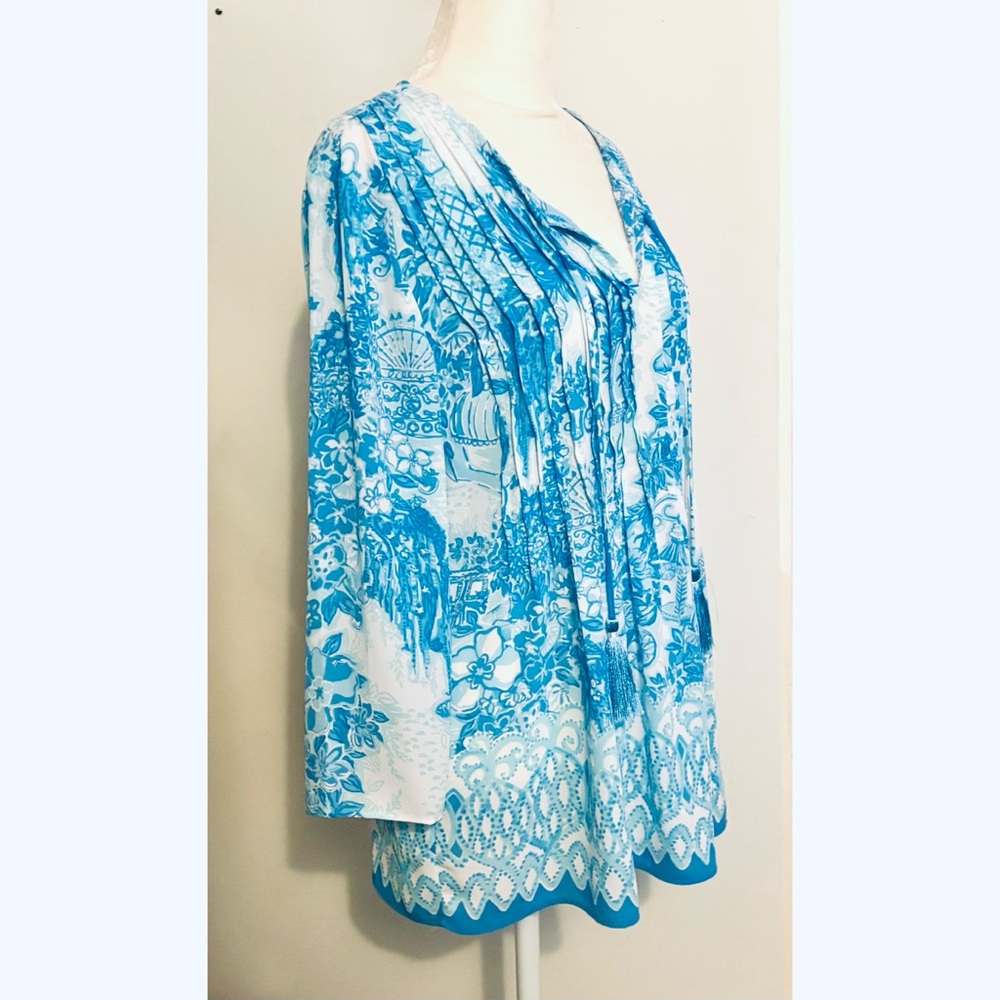 Lilly Pulitzer Women's White Boho Top with Bright Blue Floral Design- Small